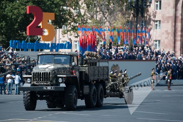 Հայաստանի Հանրապետության անկախության 25-րդ տարեդարձի առթիվ Երևանում շքեղ զորահանդես է անցկացվել - Sputnik Արմենիա