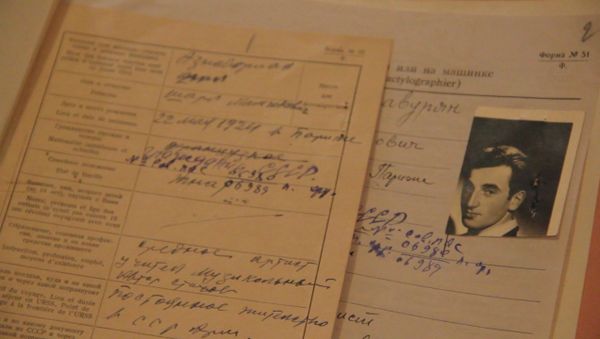 Национальный архив Армении представил неизвестные факты семьи Шарля Азнавура - Sputnik Армения