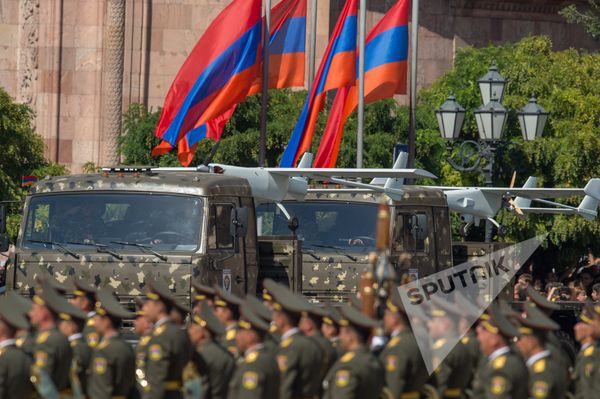 Հայաստանի Հանրապետության անկախության 25-րդ տարեդարձի առթիվ Երևանում շքեղ զորահանդես է անցկացվել - Sputnik Արմենիա