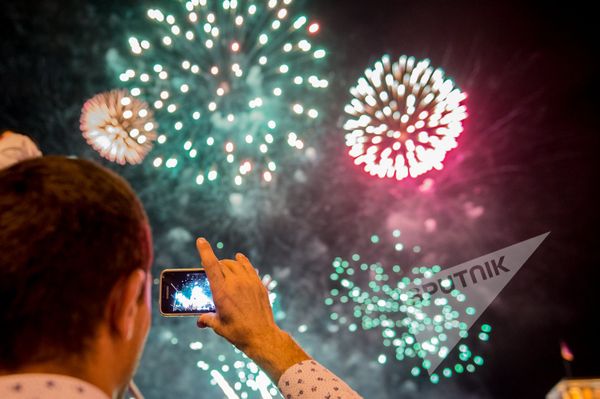 Праздничный салют в честь 25-летия Независимости Республики Армения - Sputnik Армения