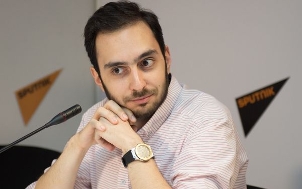 Пресс-коференция, приуроченная к открытию второго Международного фестиваля документальных фильмов «Абрикосовое дерево». Артур Вардикян Пресс-коференция, приуроченная к открытию второго Международного фестиваля документальных фильмов «Абрикосовое дерево». Артур Вардикян - Sputnik Армения