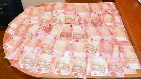 Нелегальные евро, обнаруженные СНБ - Sputnik Армения