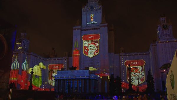 СПУТНИК_Талисманы ЧМ-2018 и красочный салют - в Москве открылся фестиваль Круг света - Sputnik Армения
