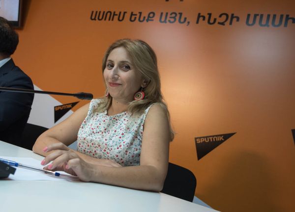 Пресс-коференция, посвященная фестивалю этнографических песен и танцев “Гутан”. Лусине Назарян - Sputnik Армения