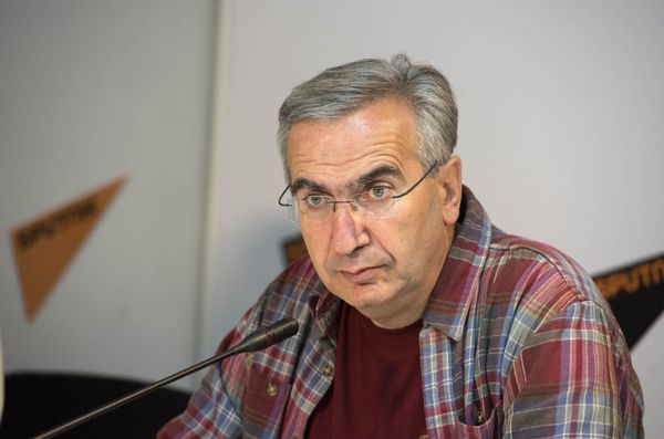 Пресс-коференция, посвященная фестивалю этнографических песен и танцев “Гутан”. Гагик Гиносян - Sputnik Армения