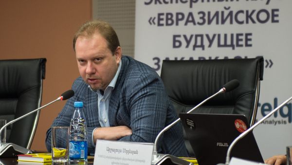 Профессор Высшей школы экономики (НИУ ВШЭ), политолог Олег Матвейчев - Sputnik Армения