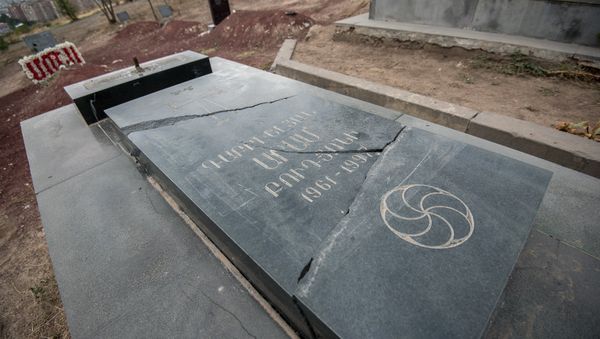 Ераблур. Могила Арам Габриеляна - Sputnik Արմենիա