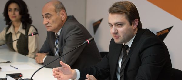 Главный секретарь Шахматной федерации Армении Микаэль Андриасян и заместитель президента Шахматной федерации Еревана Норайр Калантарян - Sputnik Армения