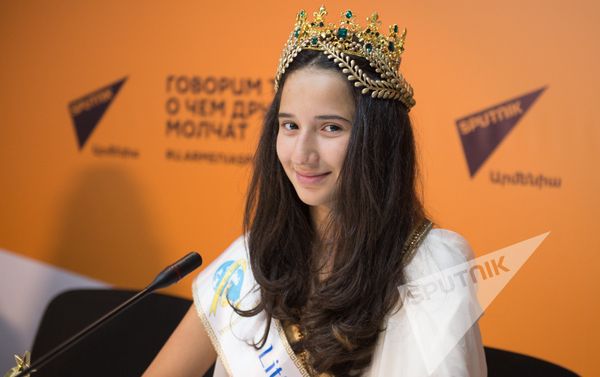 Пресс-конференция по итогам детского конкурса Little Miss and Mister World 2016. Элен Гаспарян Пресс-конференция по итогам детского конкурса Little Miss and Mister World 2016. Элен Гаспарян - Sputnik Армения