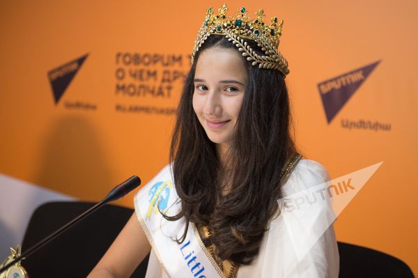 Пресс-конференция по итогам детского конкурса Little Miss and Mister World 2016. Элен Гаспарян - Sputnik Армения