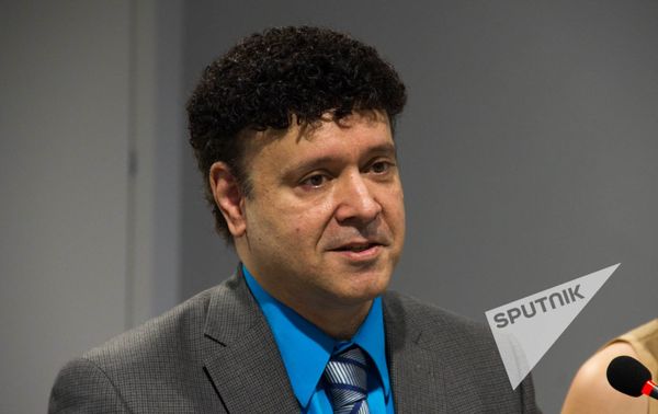 Дэниел Декер - Sputnik Արմենիա