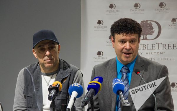 Ара Геворгян и Дэниел Декер - Sputnik Армения