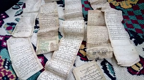Имущество бабушки Сатен, привезенное из Карса. Писания с лечебными свойствами Имущество бабушки Сатен, привезенное из Карса. Писания с лечебными свойствами - Sputnik Армения