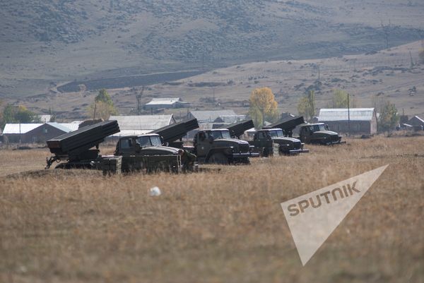Системы Град перед залпом - Sputnik Армения