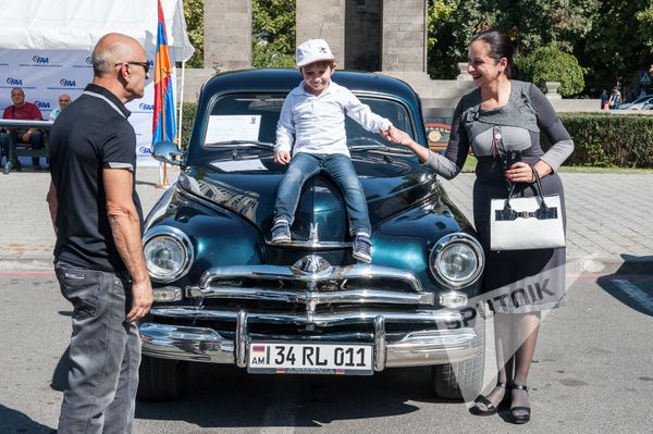Единственной сложностью ретро машин хозяева называют то, что их сложно реставрировать из-за того, что многие детали вышли из производства. - Sputnik Армения