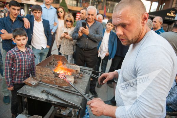 Прогулка по Еревану: встреча нового и старого в рамках 2798-летия “Эребуни-Ереван” - Sputnik Армения