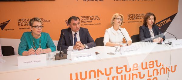 Карине Дноян, Армен Еганян, Ника Манукова и Оксана Дутова в пресс-центре Sputnik Армения - Sputnik Արմենիա