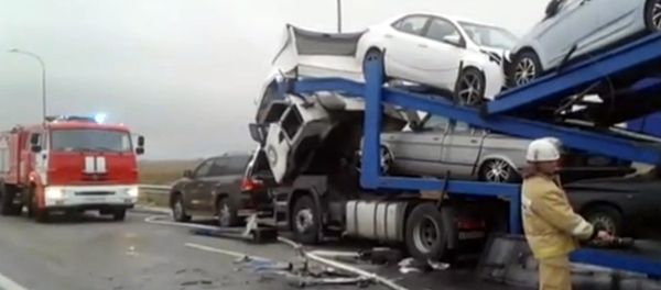 Пассажирский автобус Москва-Ереван врезался в стоящий на дороге грузовик-автовоз - Sputnik Армения