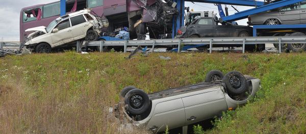 Пассажирский автобус Москва-Ереван врезался в стоящий на дороге грузовик-автовоз - Sputnik Армения