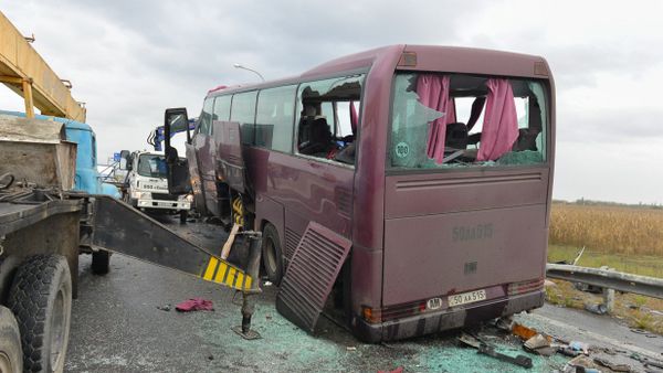 Пассажирский автобус Москва-Ереван врезался в стоящий на дороге грузовик-автовоз - Sputnik Армения