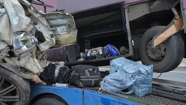Пассажирский автобус Москва-Ереван врезался в стоящий на дороге грузовик-автовоз - Sputnik Армения