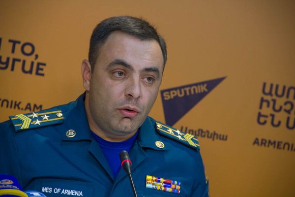 Замначальника Спасательной службы МЧС Армении, полковник Арман Цолакян - Sputnik Армения