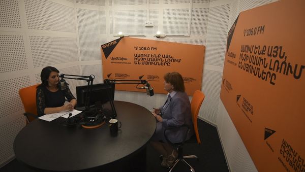 Керолайн Кокс ответила на вопросы Sputnik Армения - Sputnik Армения