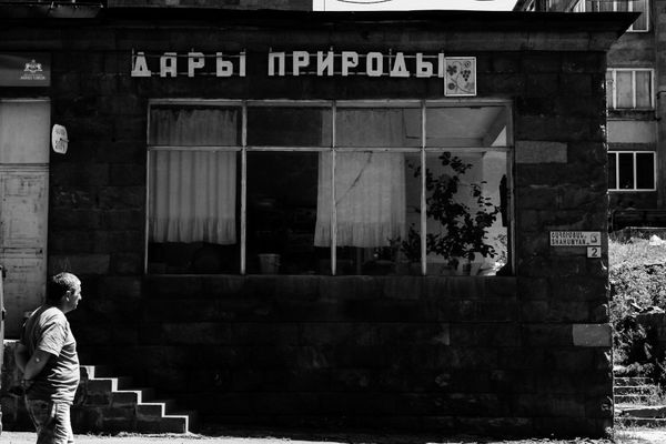 Следы СССР в Армении. Продуктовый магазин в Джермуке с надписью времен Советского союза - Sputnik Армения
