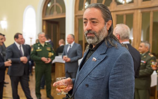 Церемония награждения медалями МЧС России «За отличие в ликвидации последствий чрезвычайной ситуации» - Sputnik Армения