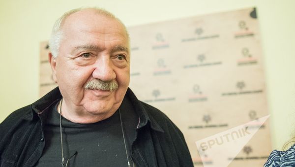 Роберт Стуруа - Sputnik Армения