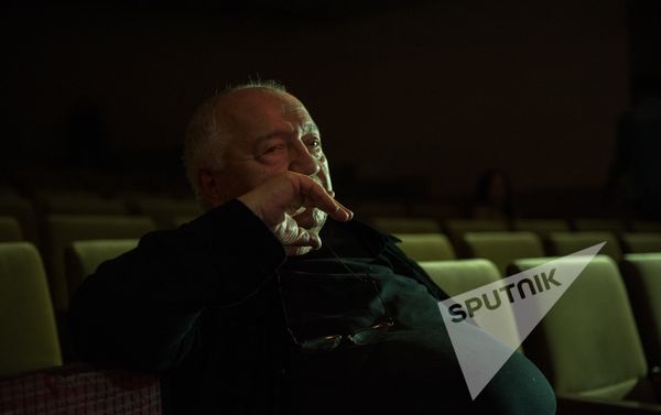 Роберт Стуруа - Sputnik Армения