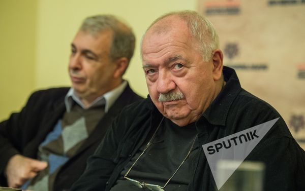 Роберт Стуруа - Sputnik Армения