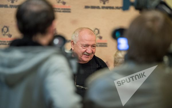Роберт Стуруа - Sputnik Армения