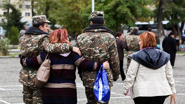 Родители армянских солдат в Карабахе встретились со своими сыновьями  - Sputnik Արմենիա