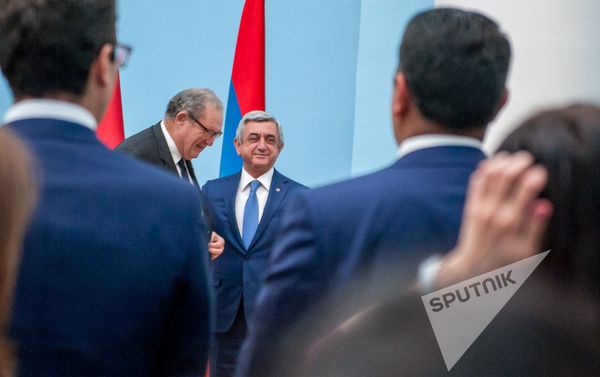 Князь и Великий магистр Суверенного военного ордена Мальты фра Мэтью Фестинг с президентом Армении Сержем Саргсяном - Sputnik Армения
