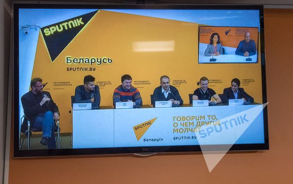 Видеомост на тему В хоккей играют настоящие армяне! Видеомост на тему В хоккей играют настоящие армяне! - Sputnik Армения