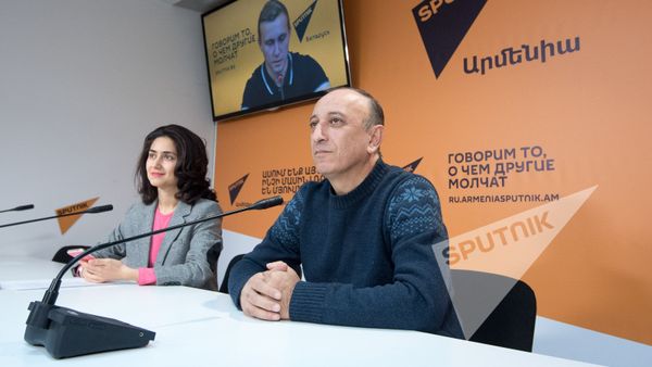 Видеомост на тему В хоккей играют настоящие армяне! Видеомост на тему В хоккей играют настоящие армяне! - Sputnik Армения