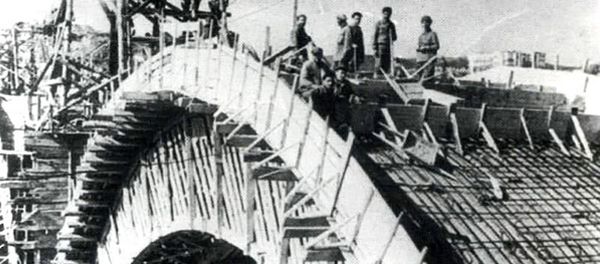 Немецкие военнопленные строят мост Победы. 1944г. - Sputnik Армения