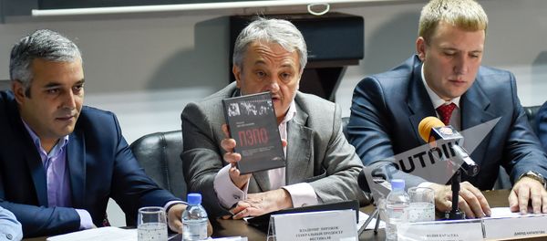 Пресс-конференция приуроченная кинофестивалью «Свидание с Россией. Свидание с Москвой». Владимир Пирожок - Sputnik Армения