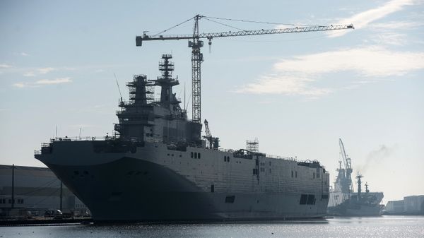 Второй вертолетоносец типа Мистраль спущен на воду во Франции - Sputnik Армения