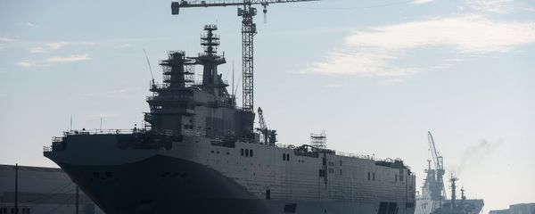 Второй вертолетоносец типа Мистраль спущен на воду во Франции - Sputnik Армения