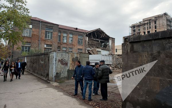 Երևանի 1–ին տպարանի քանդված հատվածը Երևանի 1–ին տպարանի քանդված հատվածը - Sputnik Արմենիա