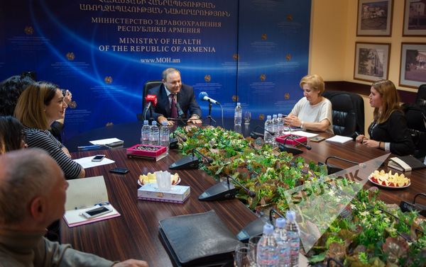 Встреча министра здравоохранения Армении Левона Алтунаяна с журналистами - Sputnik Армения