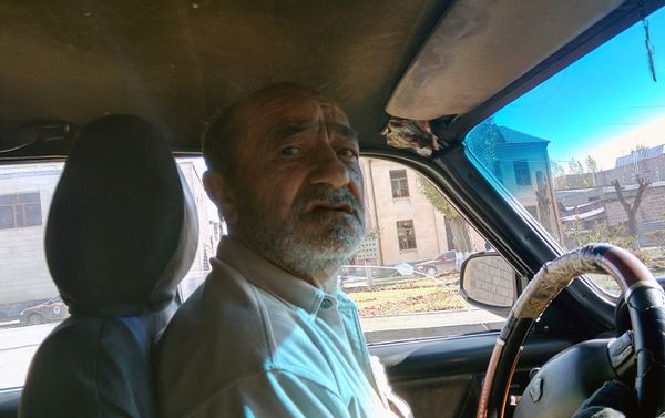 Водитель такси Сережа, который остался без ног и потерял несколько пальцев - Sputnik Армения