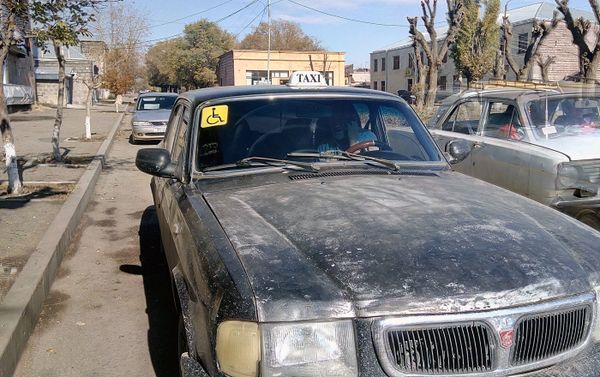 Водитель такси Сережа, который остался без ног и потерял несколько пальцев - Sputnik Армения