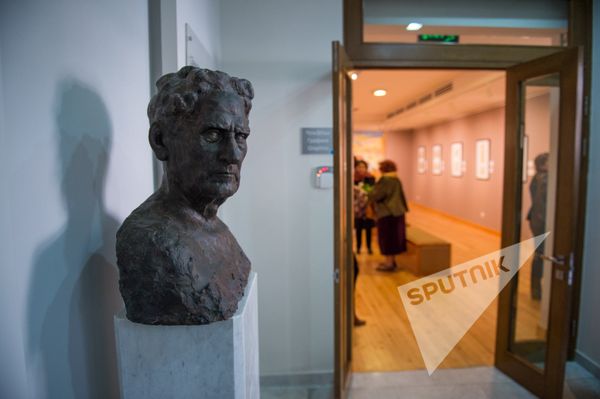 Մարտիրոս Սարյանի կիսանդրին - Sputnik Արմենիա