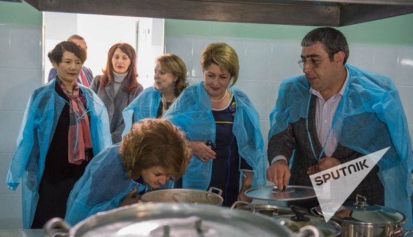 Первая леди Армении Рита Саргсян посетила дом-интернат в Норк-Мараше  - Sputnik Армения