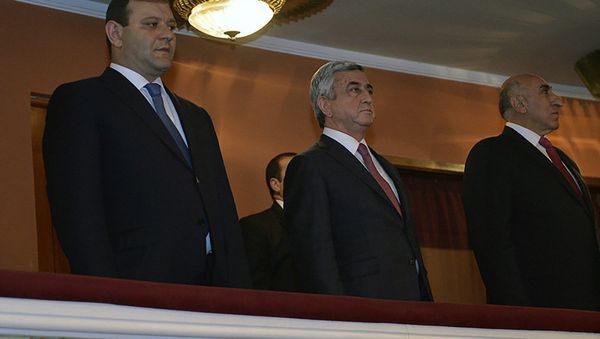 Серж Саргсян, Тарон Маргарян и Давид Локян присутствовали на торжественном заседании, посвященном 20-летию внедрения в Армении системы местного самоуправления, и выступил с поздравлением по случаю юбилея - Sputnik Армения