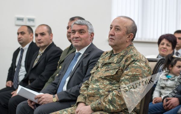 Видеомост с армянскими миротворцами в Афганистане и Косово в МИД РА. Мовсес Акопян Видеомост с армянскими миротворцами в Афганистане и Косово в МИД РА. Мовсес Акопян - Sputnik Армения