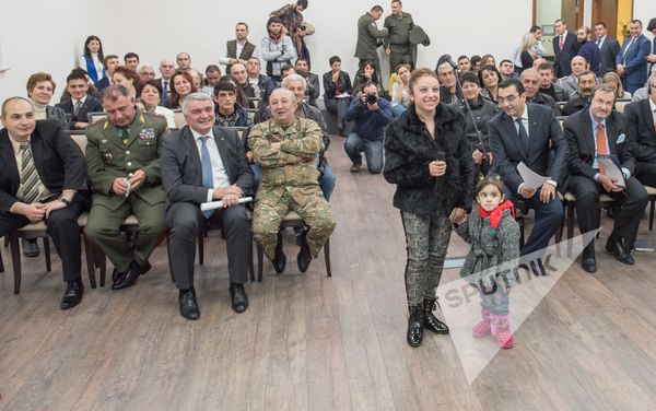 Видеомост с армянскими миротворцами в Афганистане и Косово в МИД РА Видеомост с армянскими миротворцами в Афганистане и Косово в МИД РА - Sputnik Армения
